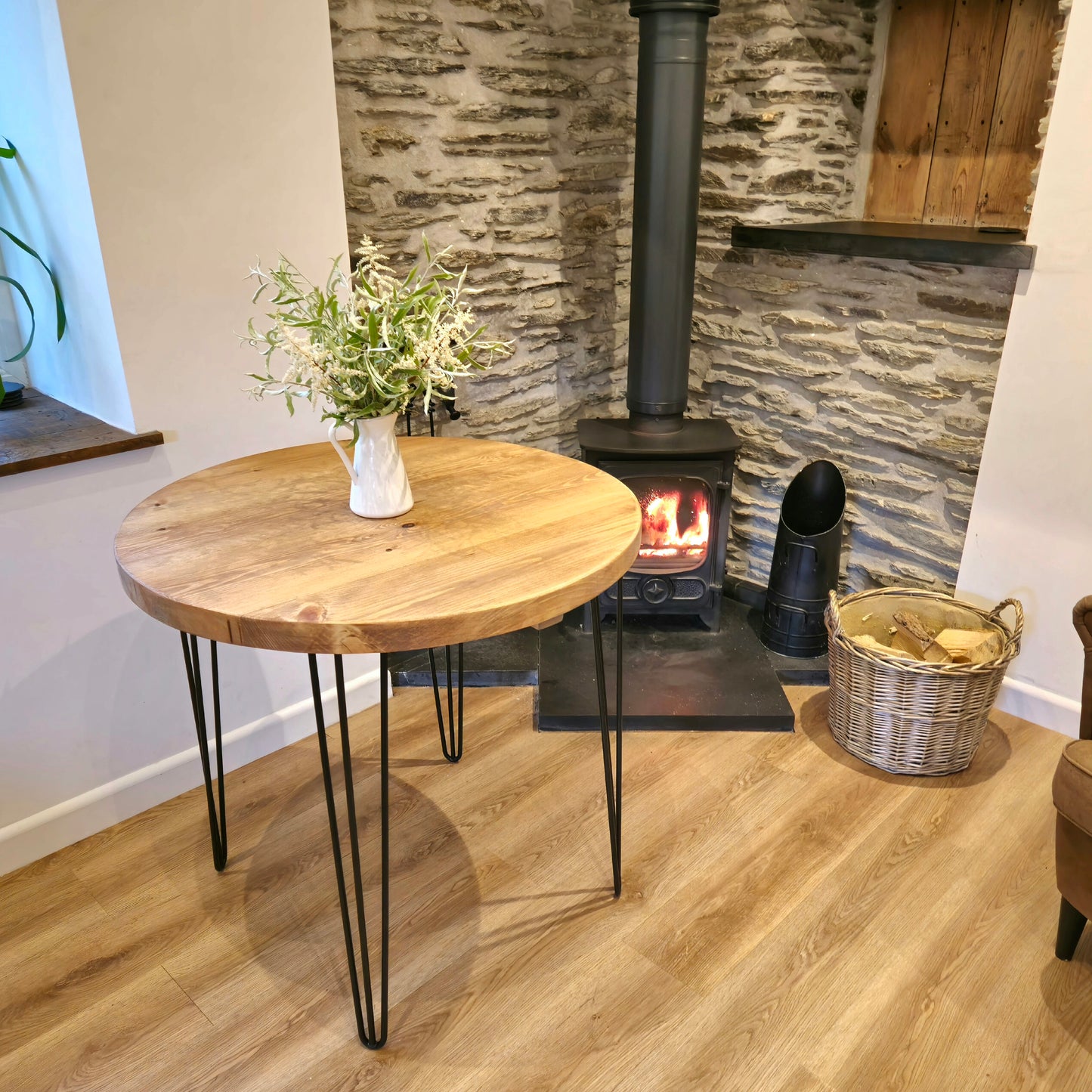 TIVIA Rustic Chunky Wooden Round Dining Table With Hairpin Legs