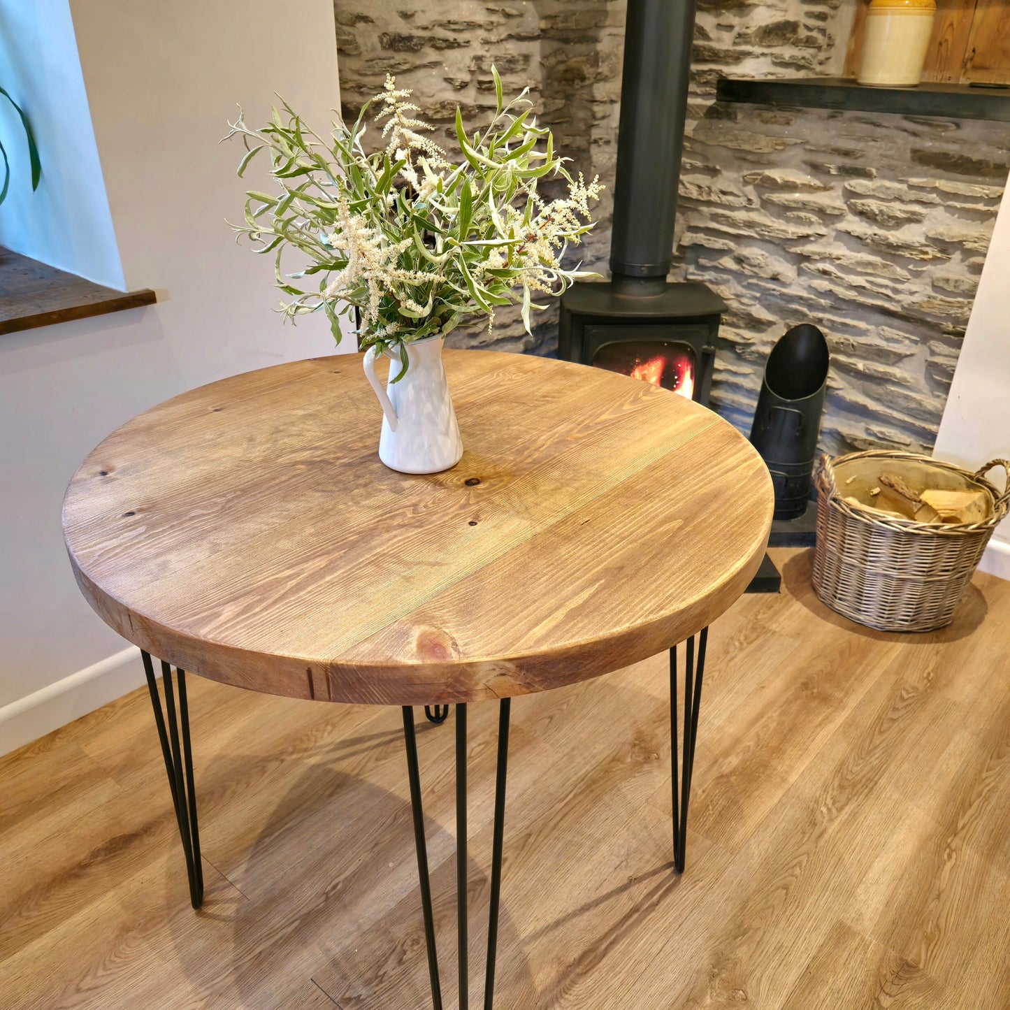 TIVIA Rustic Chunky Wooden Round Dining Table With Hairpin Legs