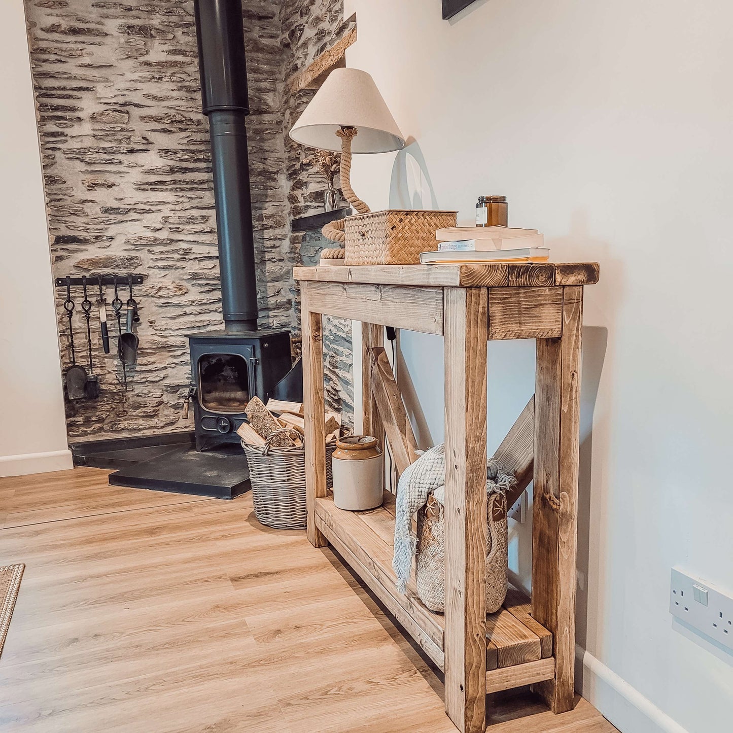 SERA Console Table V Back image 2